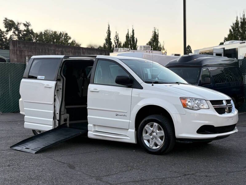 dodge grand caravan 2011 2D4RN4DG8BR723064 image dodge grand caravan 2011 2D4RN4DG8BR723064 image